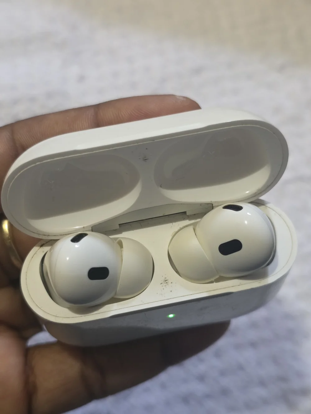 Wireless True Earbuds in White with Charging Case